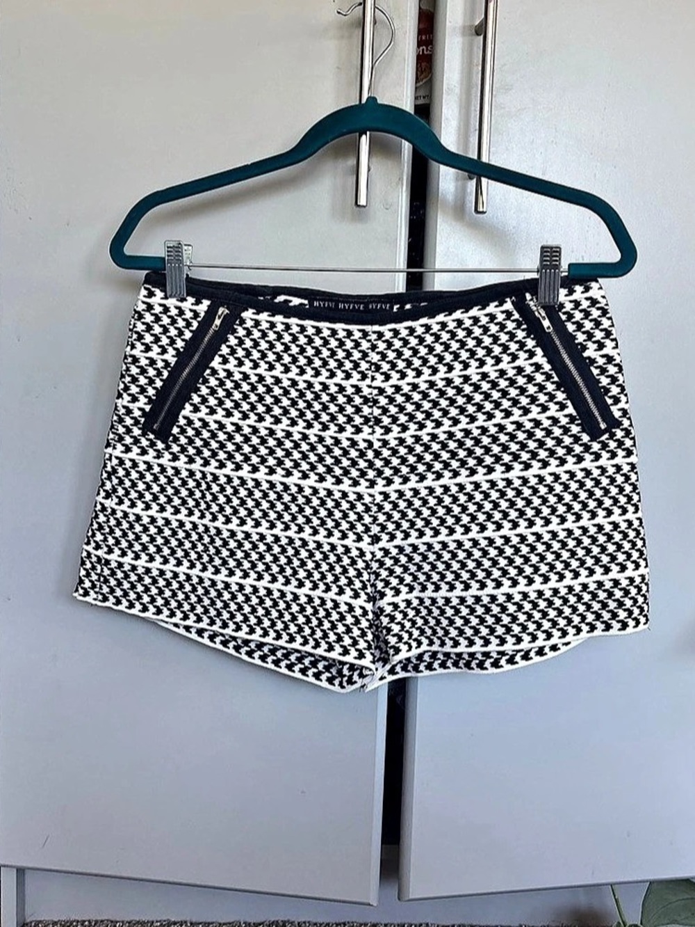 HYFVE Houndstooth High Waist Shorts in Black & White Size Large